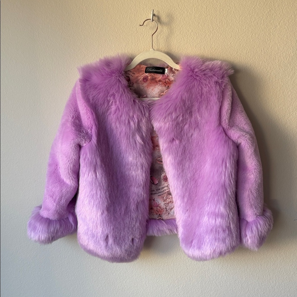 Chic Purple Faux Fur Jacket Cozy cropped fit with puff sleeves Glamorous Style